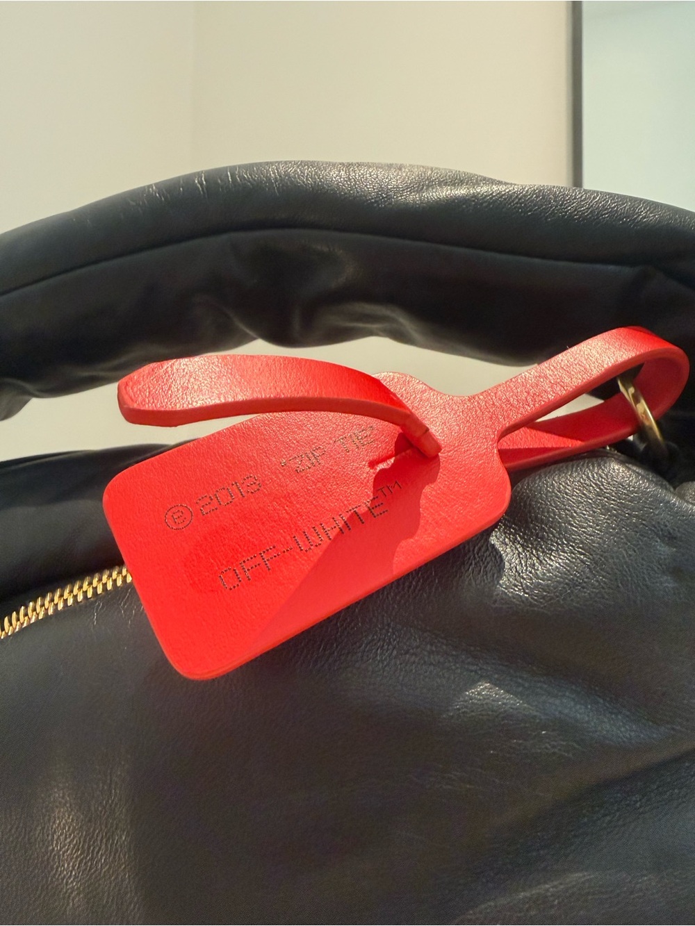 Off-White Pump Pouch with Shoulder Strap - Picture 4 of 6